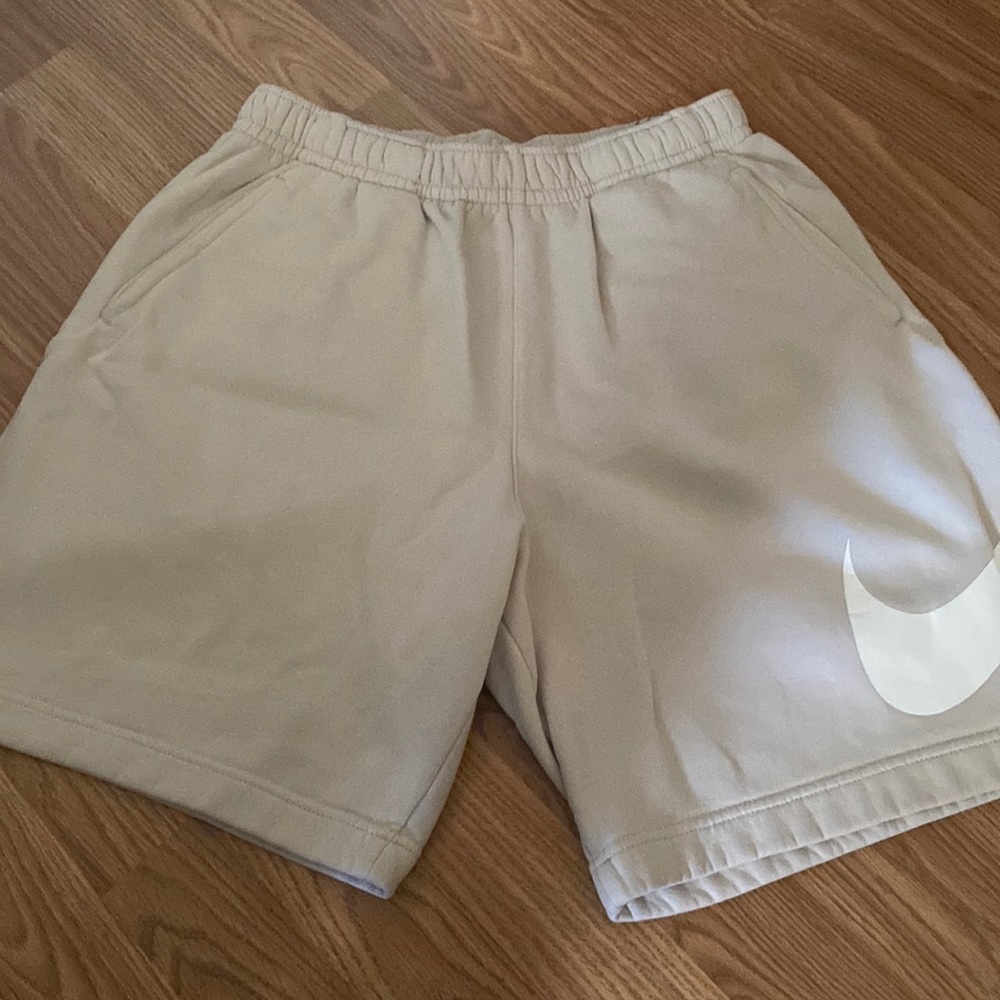 nike sportswear club shorts